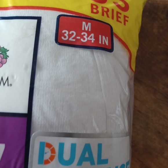 Fruit of the Loom Tag Free Briefs 8pk M 32"-34" - Picture 3 of 3